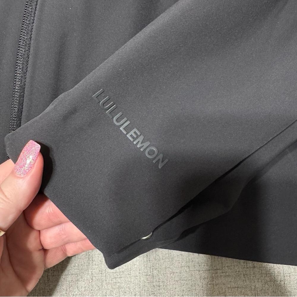 Lululemon RepelShell Cinch Back Rain Jacket Waterproof Windproof Velour Lined 12 - Picture 12 of 13